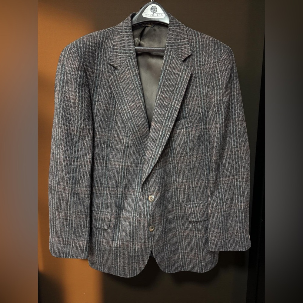 Adam’s Row Grey Glen Check Sport Coat with Structured Tailoring